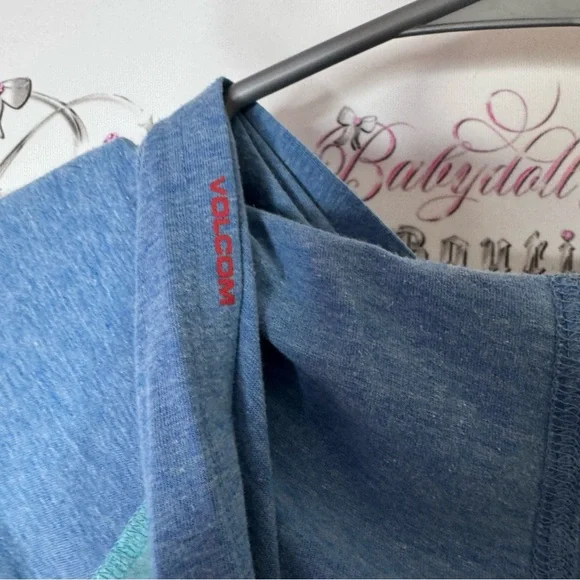 Volcom shirt long sleeve surfer 🏄‍♂️ beach Blue and Teal Hoodie with Red Detail - Picture 5 of 8